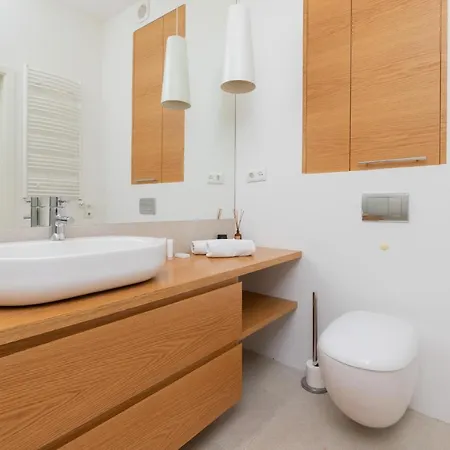 Neptun Park Spacious 3-bedroom By Renters 公寓 *