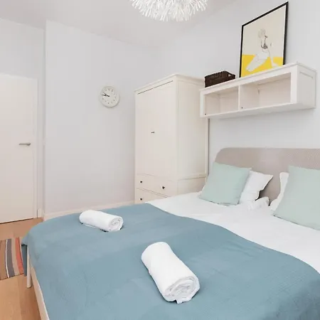 Neptun Park Spacious 3-bedroom By Renters 公寓 *