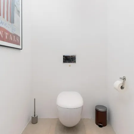 Neptun Park Spacious 3-bedroom By Renters Apartament