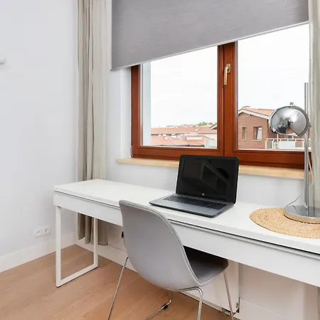 Neptun Park Spacious 3-bedroom By Renters Apartament
