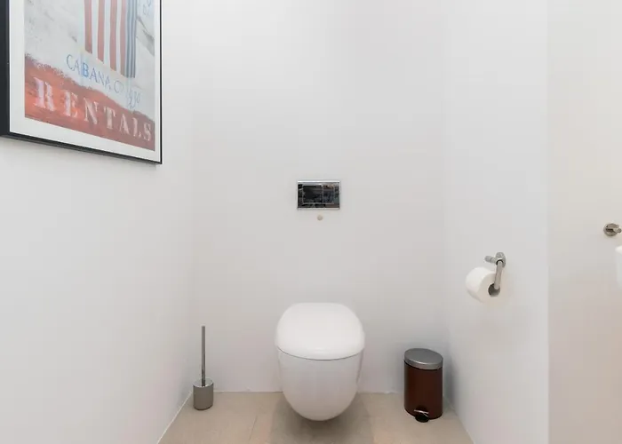 Neptun Park Spacious 3-bedroom By Renters 公寓