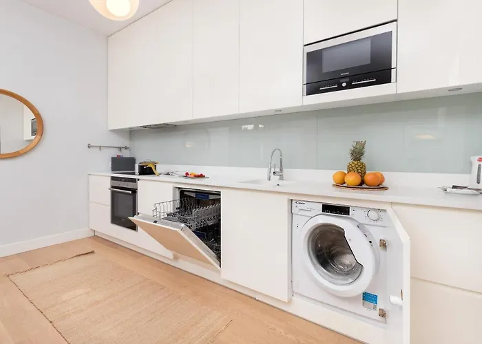 Neptun Park Spacious 3-bedroom By Renters * 格但斯克