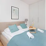 Neptun Park Spacious 3-bedroom By Renters Apartmán Gdaňsk