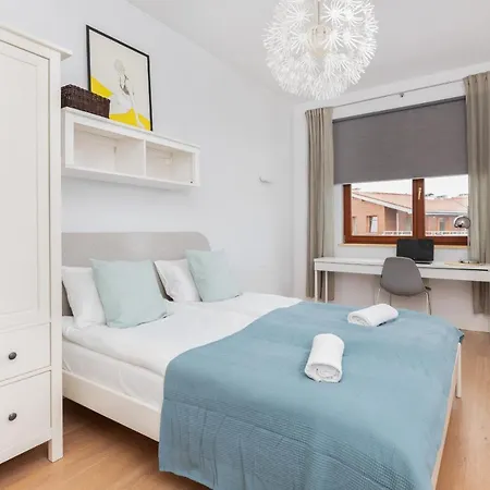 Neptun Park Spacious 3-bedroom By Renters * Gdaňsk