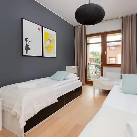 Neptun Park Spacious 3-bedroom By Renters Gdaňsk